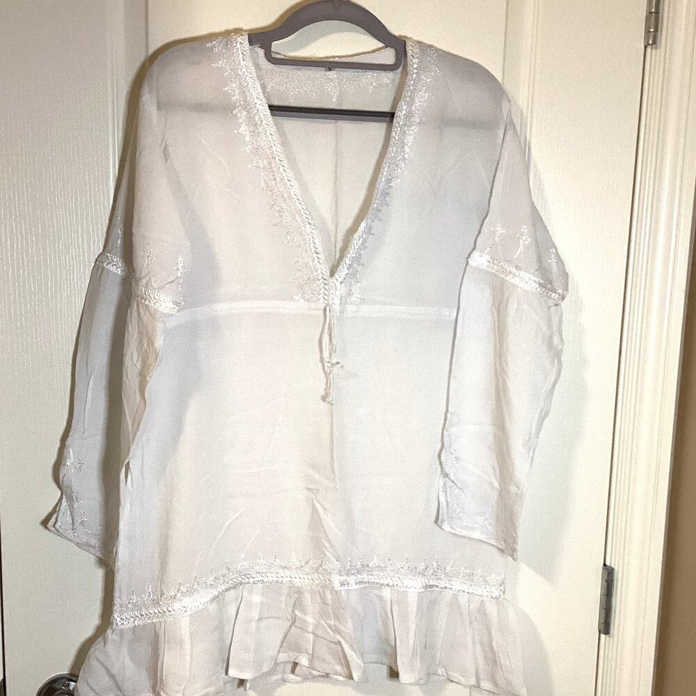 Women's White Lightweight Tunic Long Sleeves Embroidery Size 5 Swimsuit Cover up